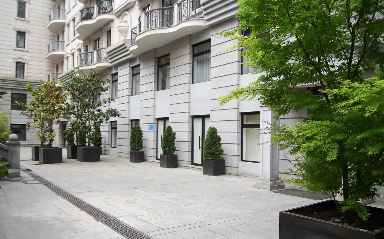 Parilament On Rustaveli 4 Rooms Tbilisi Exterior photo
