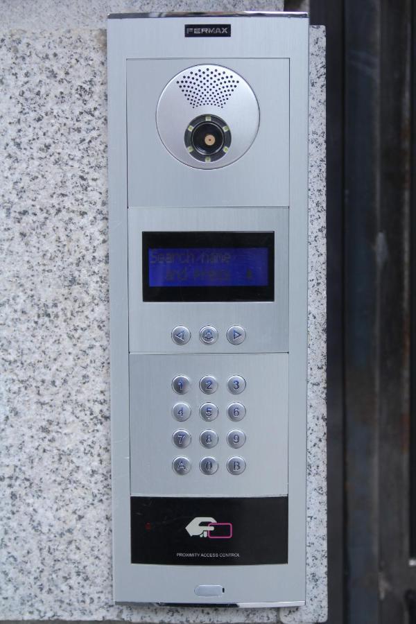 Parilament On Rustaveli 4 Rooms Tbilisi Exterior photo