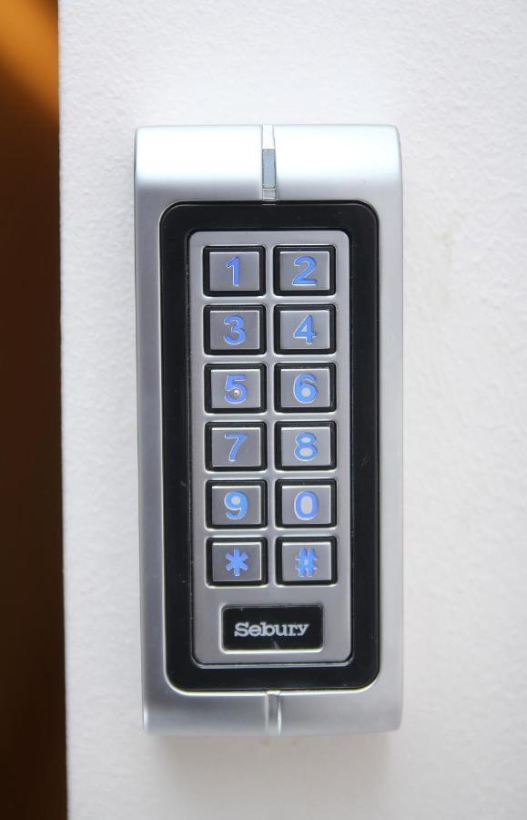 Parilament On Rustaveli 4 Rooms Tbilisi Exterior photo